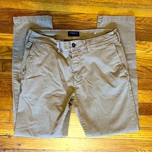 American Eagle Slim Straight Fit Khaki Pants